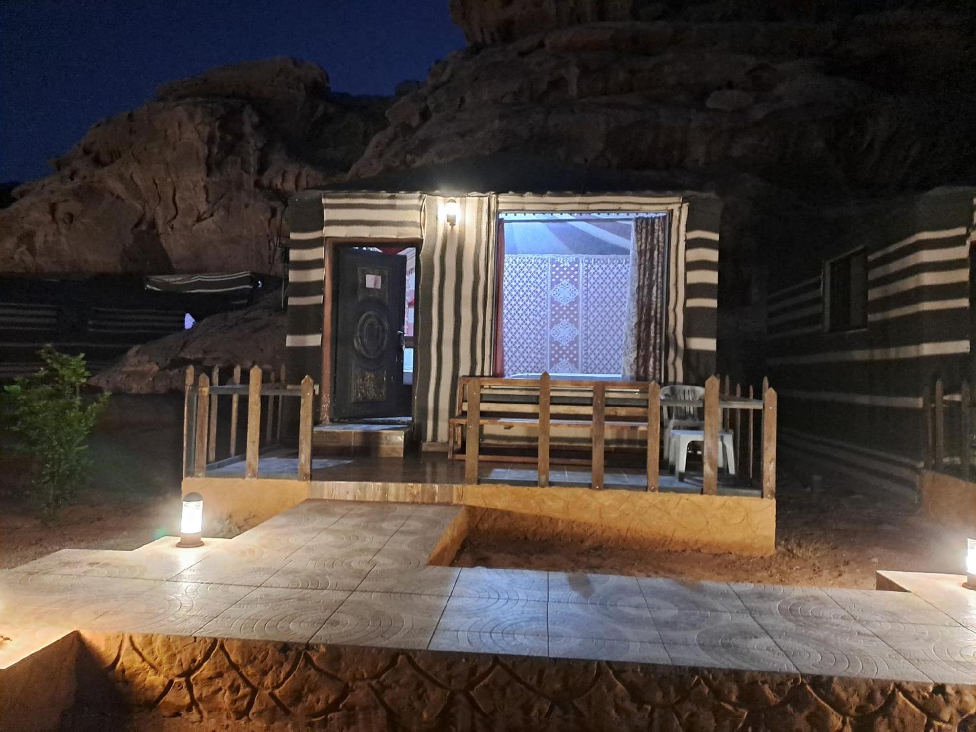 Taj Wadi Rum Camp エクステリア 写真