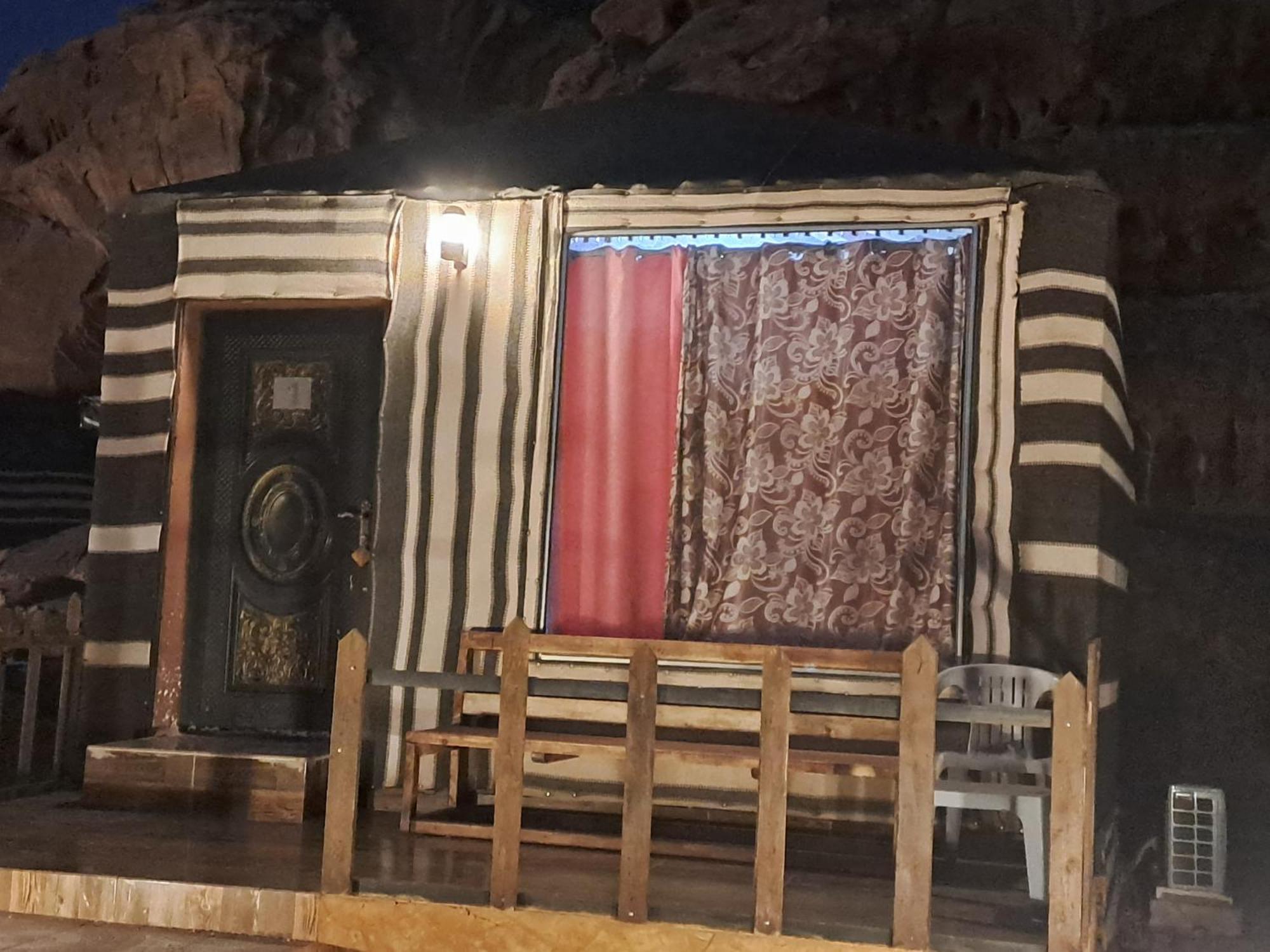 Taj Wadi Rum Camp エクステリア 写真