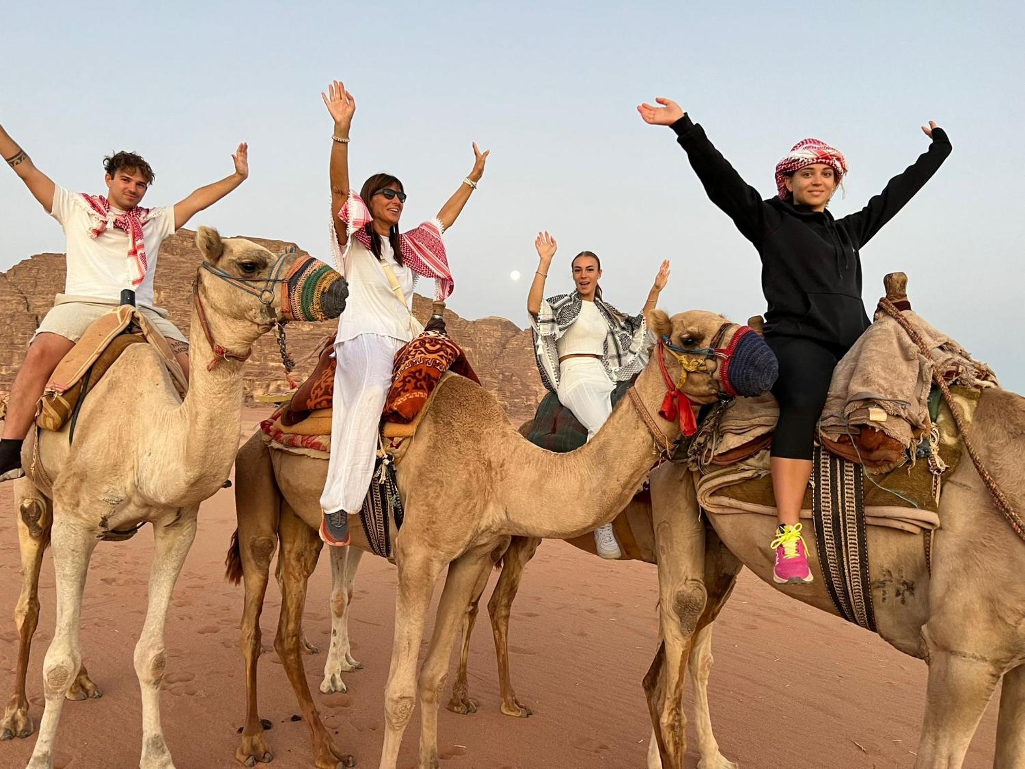 Taj Wadi Rum Camp エクステリア 写真