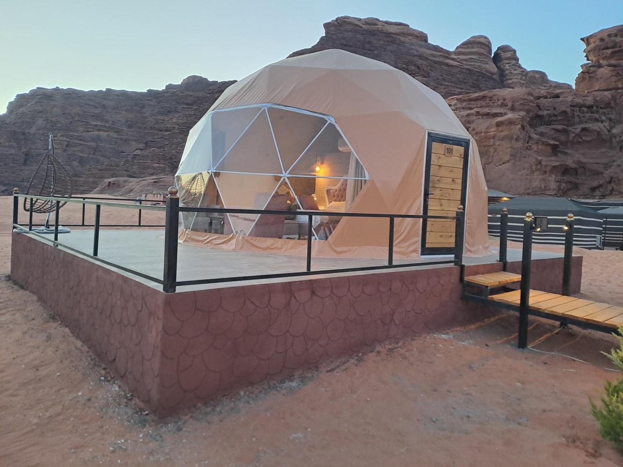 Taj Wadi Rum Camp エクステリア 写真